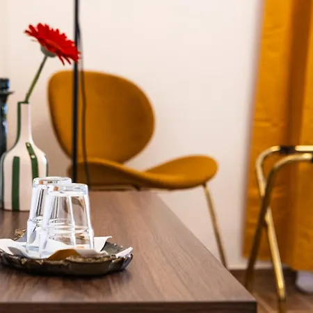 Casa Fen Palazzo Storico - Re Di Metro A - 2camere2bagni Ρώμη